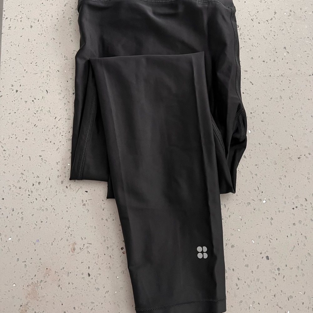 Gently used Sweaty Betty Size L 7/8 Leggings in Gunmetal